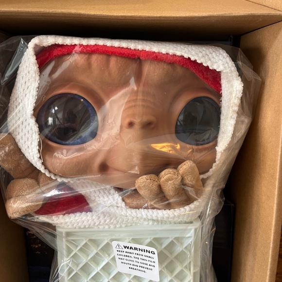 E.T. The Extra-Terrestrial 40th Anniversary Plush Bundle - NIB - Picture 6 of 7